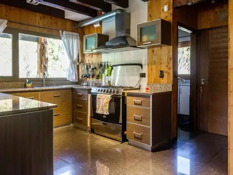 Casa en Venta con 2 cocheras