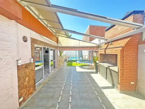 Casa 4 ambientes con 2 baños
