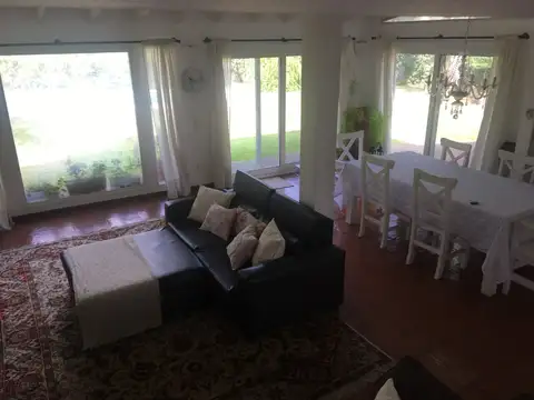 Casa 4 ambientes con 3 baños