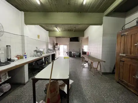 Av. Mosconi 81 entre La Rioja y