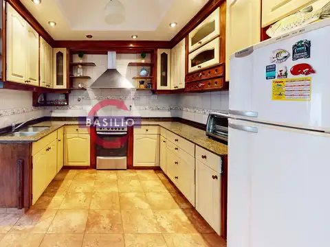 Casa 4 ambientes con 2 baños