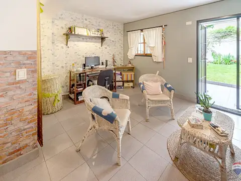 Venta PH en Coghlan con doble cochera y patio