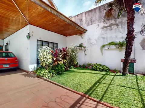 VENTA CASA EN AVELLANEDA CENTRO PATIO COCHERAS