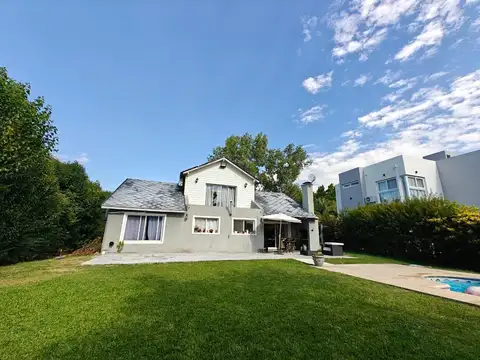 Casa 5 ambientes con 3 baños