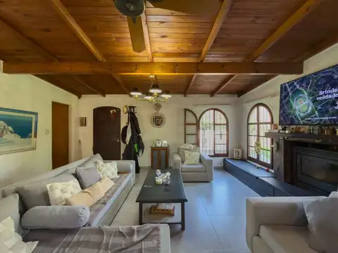 Casa en Venta con 2 cocheras