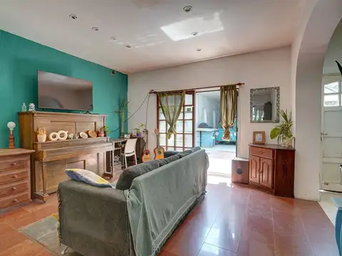 Casa en Venta con 2 cocheras