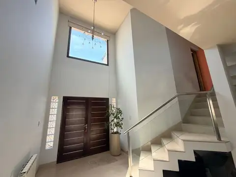Casa en Venta en Rodeo Del Medio, USD 320.000