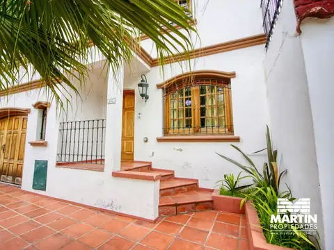 Casa en venta en Tigre 4 ambientes, dormitorio en suite, baño y toilette cochera jardín con pileta