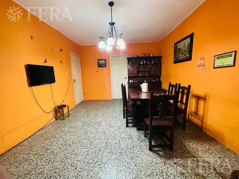 Casa 4 ambientes con 2 baños