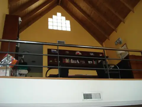 LOMAS del MIRADOR.CERRITO 1900. CASA-4-Ambientes-2-Plantas-Dependencia-Cochera-P/3-Autos-4-Baños-Parrilla-Piscina.