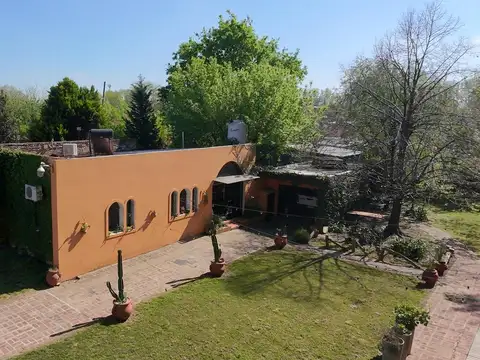 Casaquinta con añeja arboleda en 2100 M²