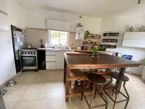 Casa en Venta con 3 cocheras