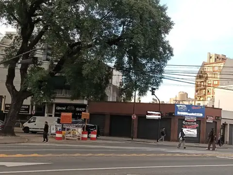 VENTA POZO! LA MEJOR ESQUINA DE VILLA LURO, TODOS AL FRENTE DE LA PLAZA 3 CUAD J.B JUSTO