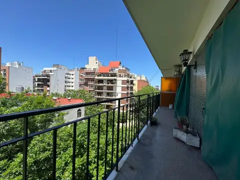 Tres ambientes con dependencia - c-Cochera  y Baulera