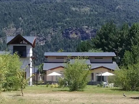 Cabañas / Hotel en  Venta vista a las montañas a cudaras de la Laguna Huemul