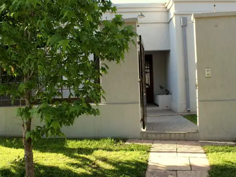 Casa en Venta en Chacras De Coria, USD 240.000