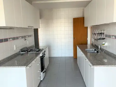 Departamento en Alquiler con 2 cocheras