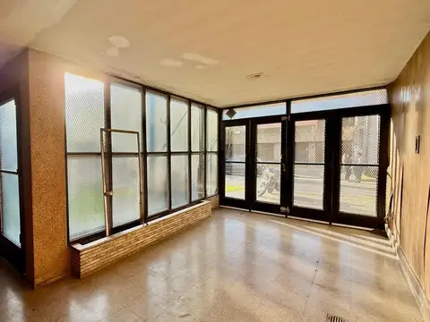 Dean Funes 2700 - Casa en venta de 3 dormitorios con patio, parrilla y cochera - Rosario, Jorge Cura