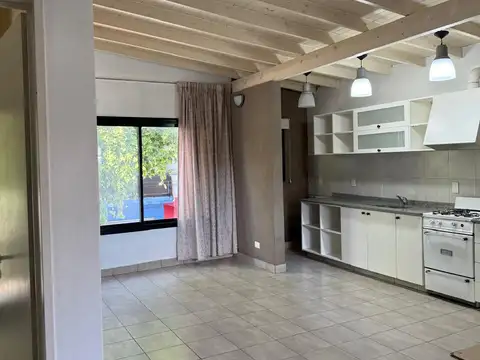 San Lorenzo 2600, Piso 1