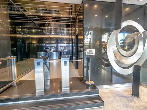 Oficina en Alquiler con 4 cocheras