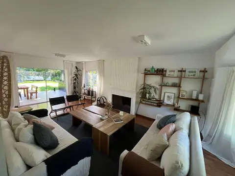 Casa 5 ambientes con 2 baños