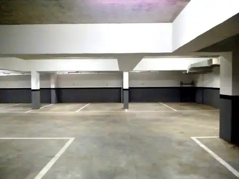 VENTA COCHERA DOBLE HOLMBERG ON EN LA NUEVA Y RENOVADA URQUIZA JOVEN