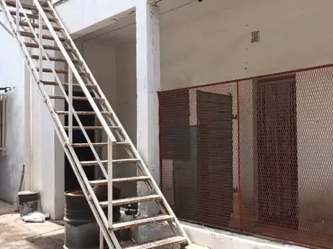 VENTA GALPÓN Y CASA 5 AMBIENTES QUILMES C/ COCHER