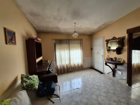 Casa 12 ambientes con 2 baños