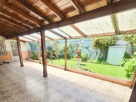 VENTA CASA 3 amb  LUGANO c PILETA QUINCHO PARRILLA