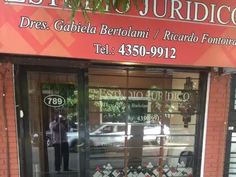 VENTA LOCAL  ESCUCHA OFRTA CALLE MORENO 795 QUILMES CENTRO-ACEPTA PERMUTA