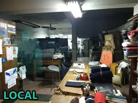Local con dos viviendas en block sobre lote de 8 x 28, Liniers.