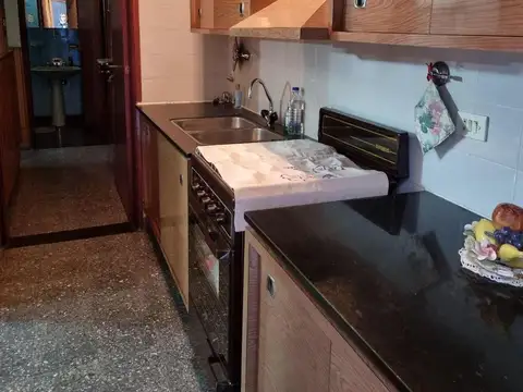 Casa 6 ambientes con 2 baños