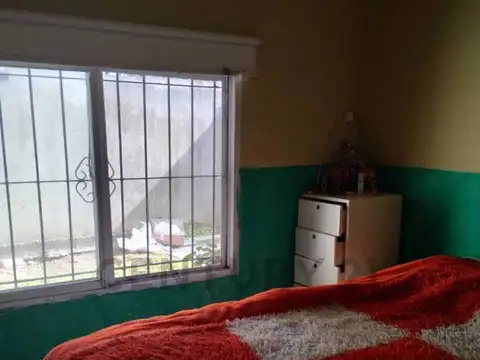 Casa en venta a refaccionar.