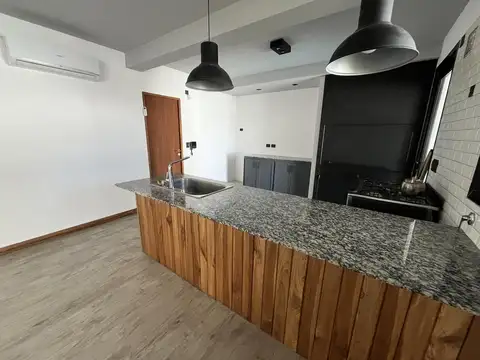 Casa 6 ambientes con 2 baños