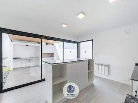 CASA TRES DORMITORIOS EN VENTA  MANANTIALES SAN IGNACIO VILLAGE