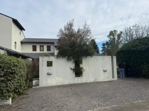 Casa 7 ambientes con 6 baños