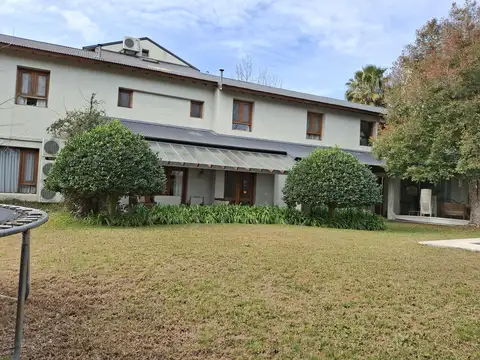 Casa en Venta con 6 dormitorios en el Barrio Los Berros, Bella Vista