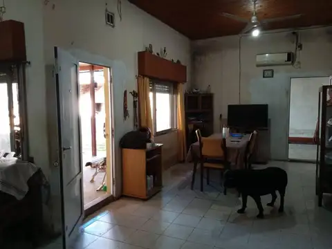 Casa 3 ambientes con 2 baños