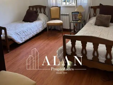 Casa en Alquiler con 1 cochera