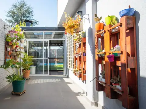 Casa en Venta con 2 cocheras