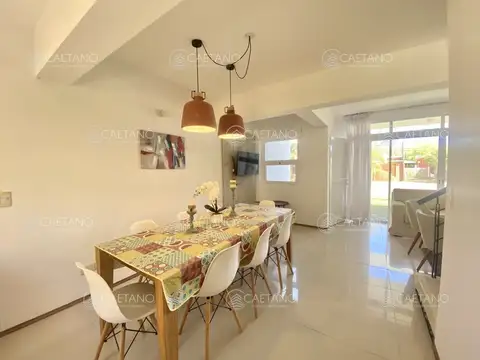 Casa 4 ambientes con 2 baños