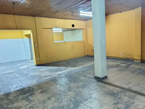 ALQUILER DE AMPLIO LOCAL