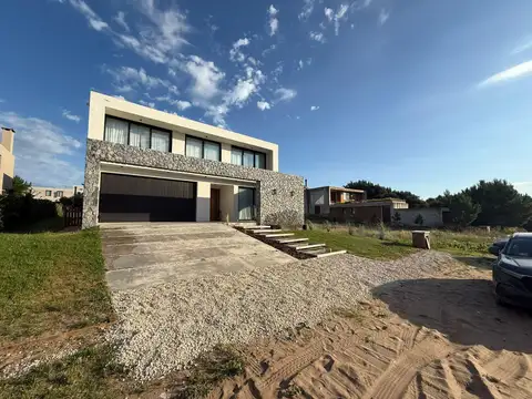 Casa en Venta en Barrio Cerrado Costa Esmeralda, USD 1.180.000