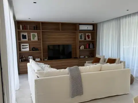 Casa EXCELENTE casa en Barrio Costa Esmeralda