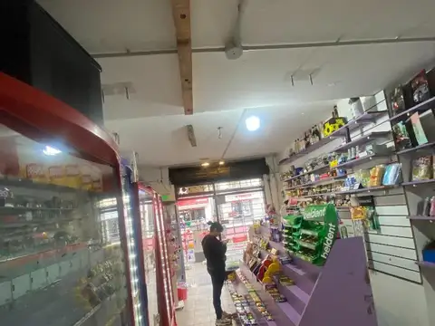 LOCAL CON RENTA KIOSCO + COMIDAS AL PASO