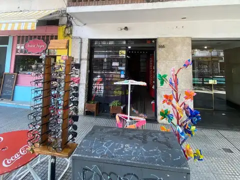 LOCAL CON RENTA KIOSCO + COMIDAS AL PASO (PRECIO + CUOTAS)