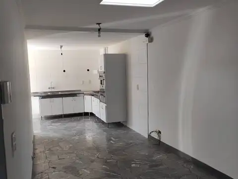 Casa en Alquiler con 1 cochera