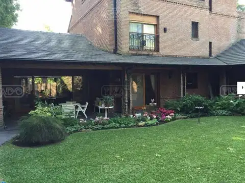 Casa 5 ambientes con 4 baños