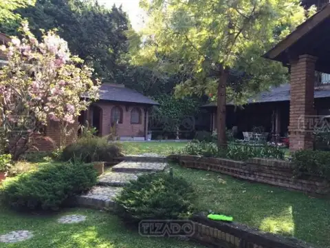 Casa en Venta con 5 cocheras