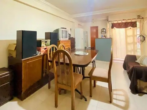 Av. Larrazabal 600, Piso PB